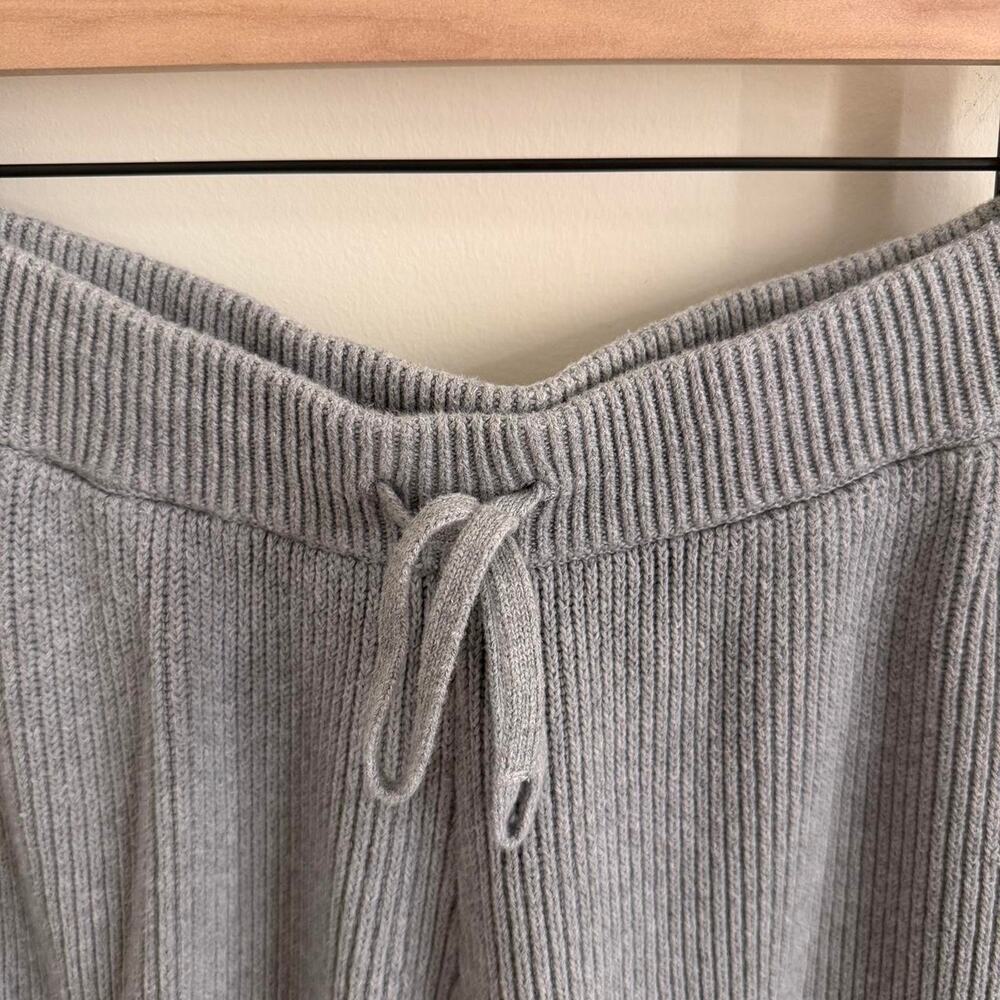 unisex/men-sized light “athletic heather grey” ALO YOGA domain rib knit pant [S]